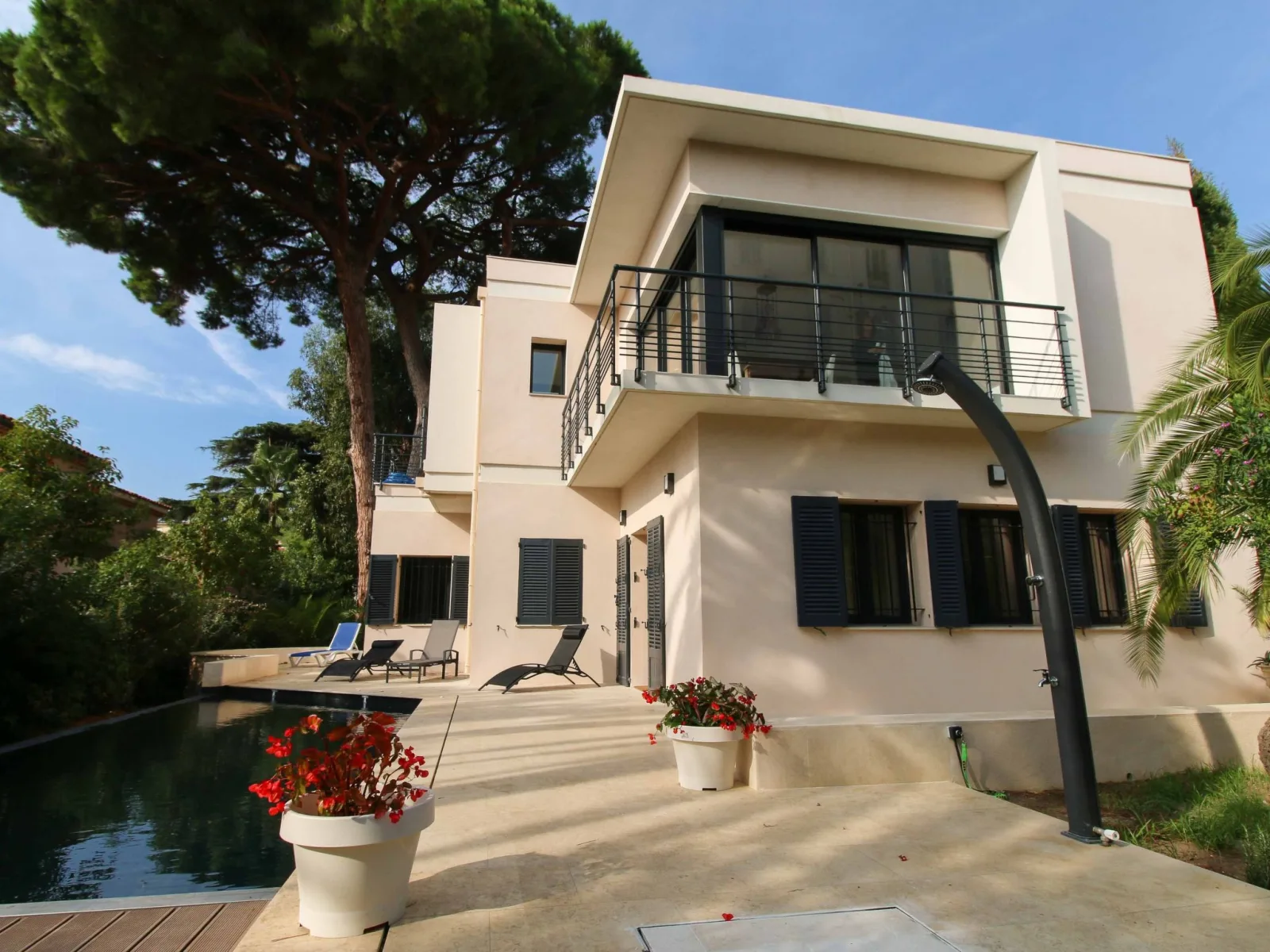 Appartement mit Infinity-Pool in France